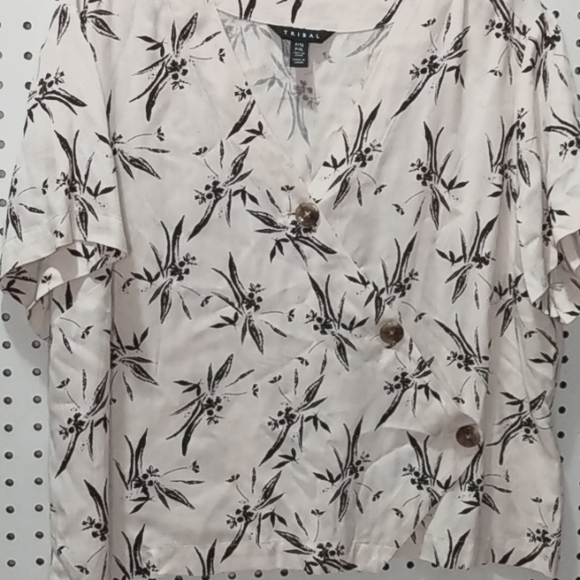 2/$10 Tribal Womens Size P/XL  short sleeve print blouse - Picture 5 of 5